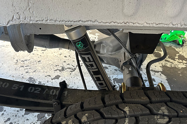 Van Compass rear strut for crosswind stability